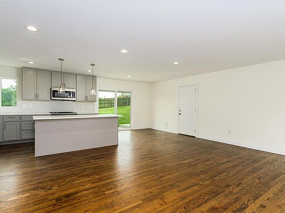4th image of 135 Barbee Ln