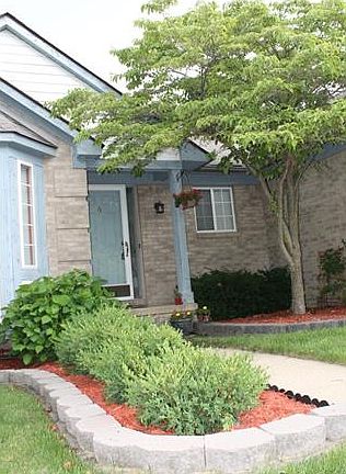 3rd image of 27430 Dover Ave