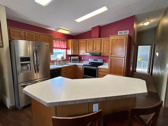 5th image of 2257 Long Lake Rd