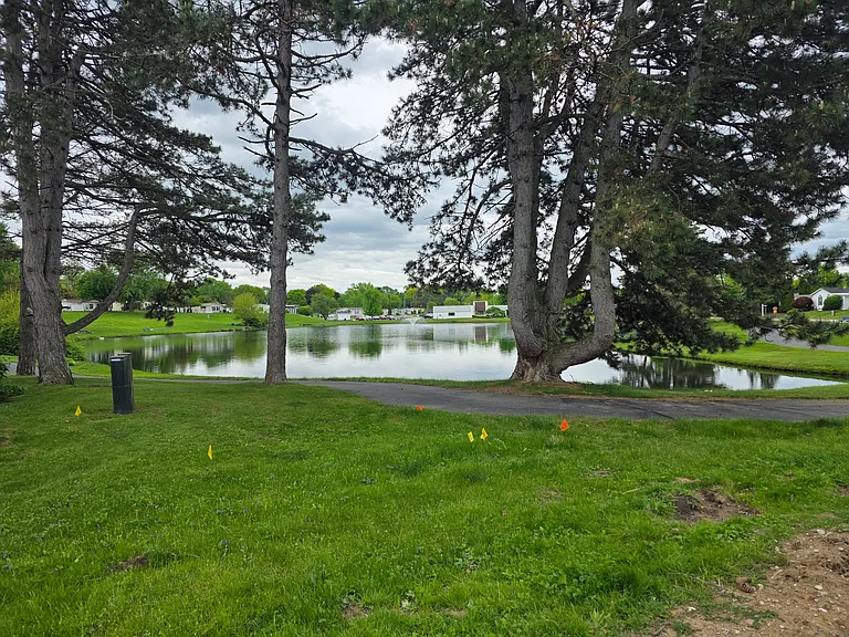 Avon on the Lake — Photo 48