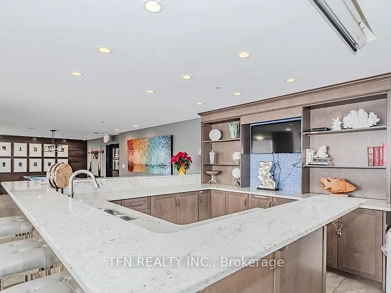 160 Macdonell St #1508 — Photo 36