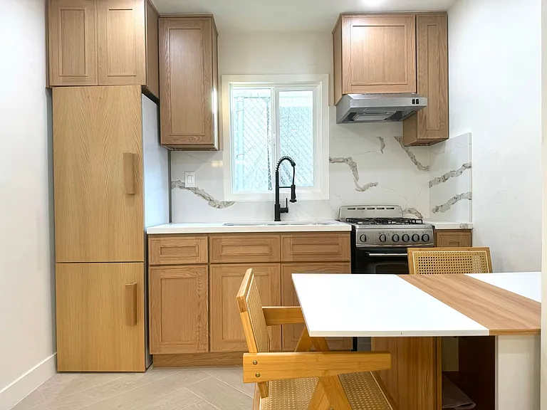 633 Rose Ave — Photo 9