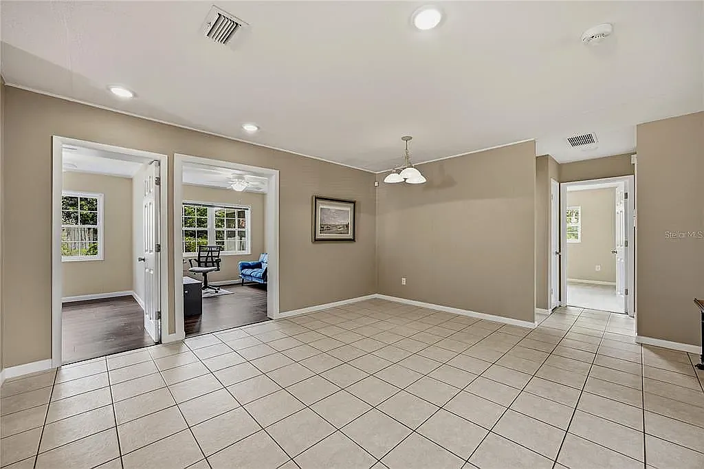 4 bed, 1584 sqft, $2,160 — Photo 4