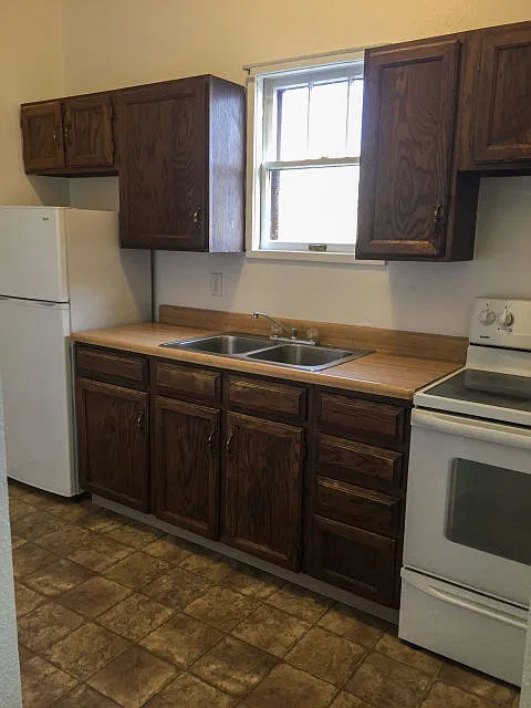 1 bed, 1.0 bath, 576 sqft, $825 — Photo 3