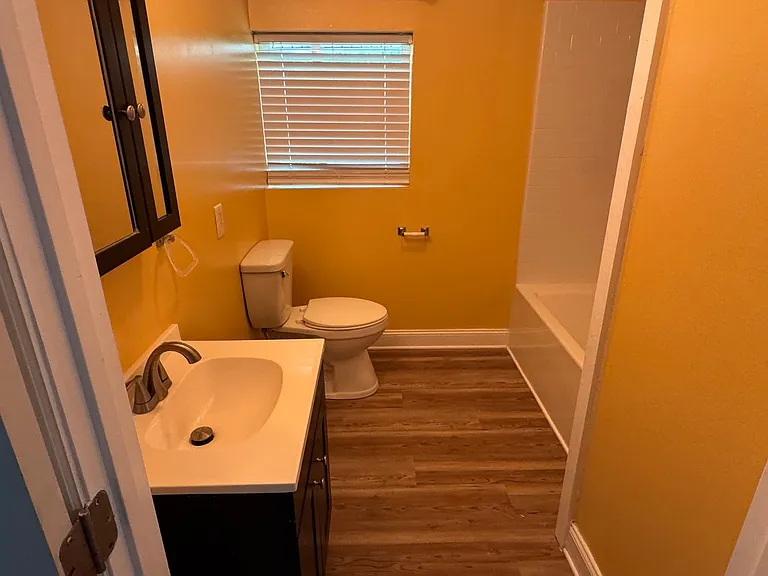 620-646 Lovers Ln — Photo 6
