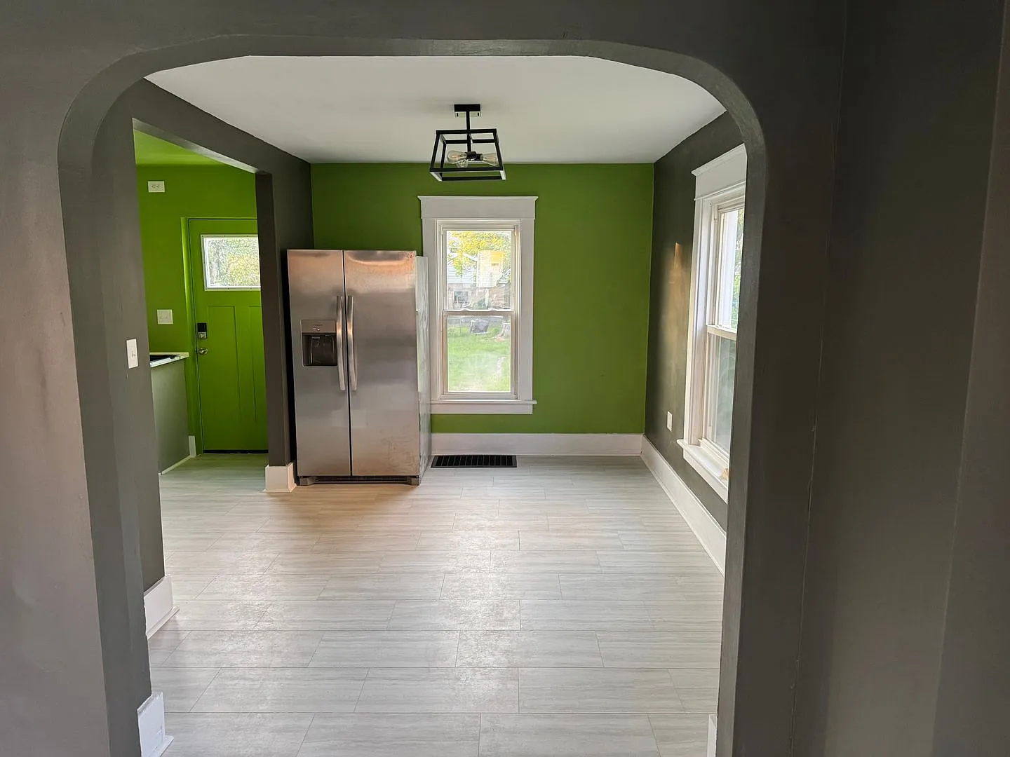 Single Family Home 3 bedroom 1 bath new paint new flooring new appliances — Photo 4