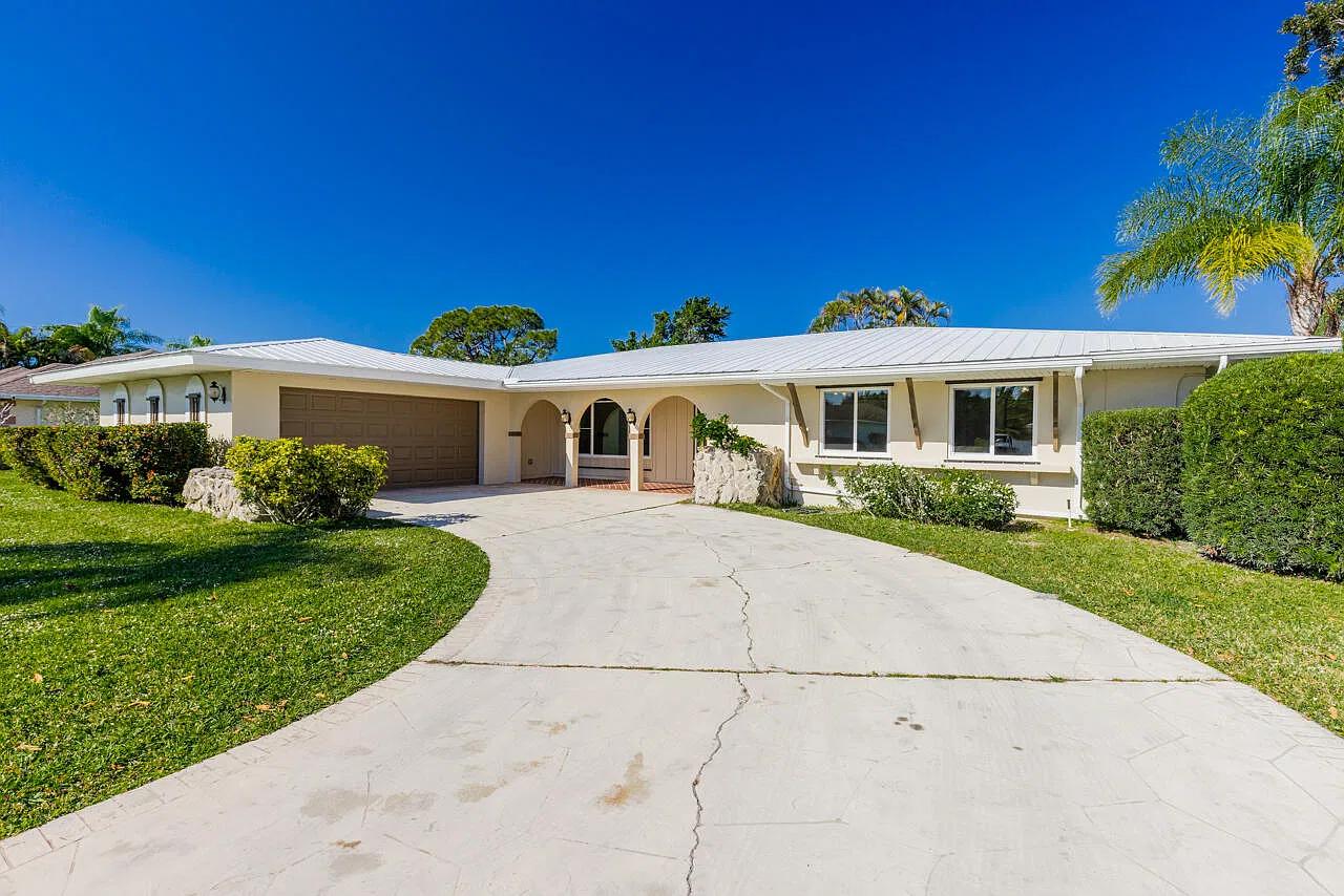 4 bed, 2.0 bath, 2238 sqft, $3,500 — Photo 1