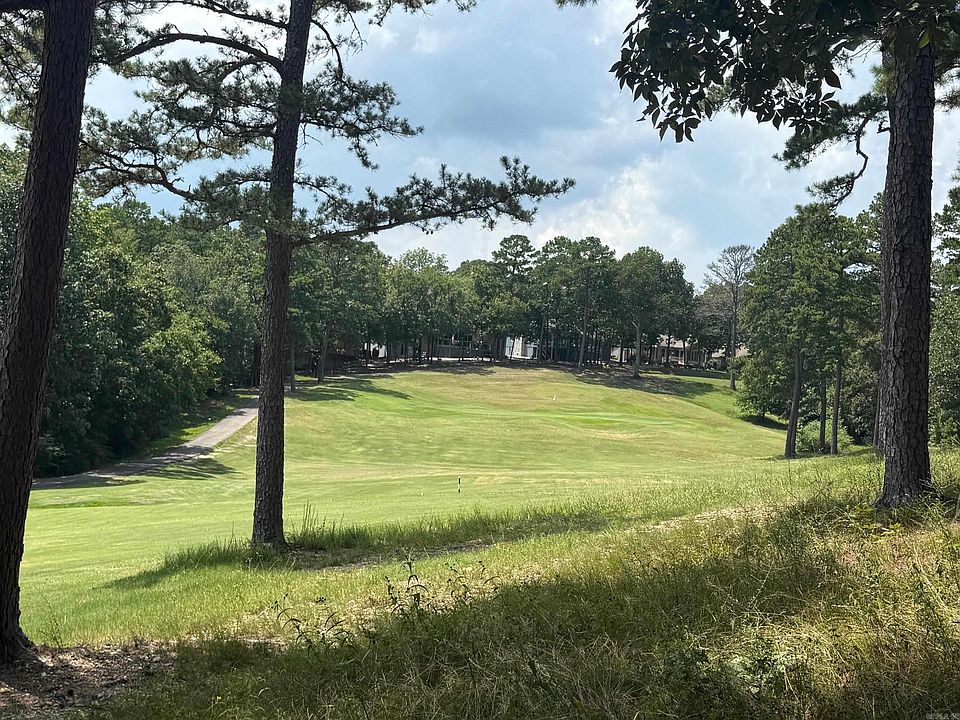 2nd image of 14 Versalles Ln