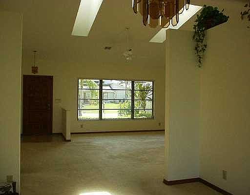 3rd image of 77 Pine Hill Trl W