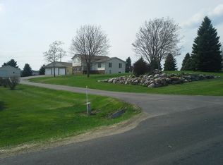 1981 Hillside Rd, Cambridge, WI 53523