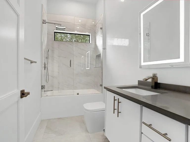2517 Oceanview Ave E — Photo 14