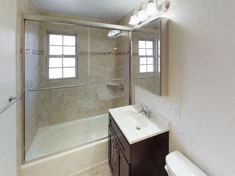 Spring Hill Apartments — Photo 14