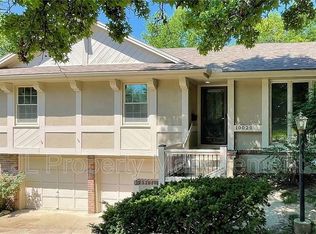 10020 Oakridge Dr, Overland Park, KS 66212