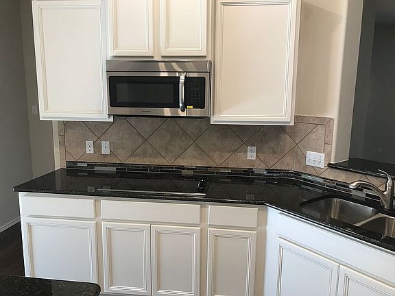 2nd image of 1308 Blue Leaf Dr