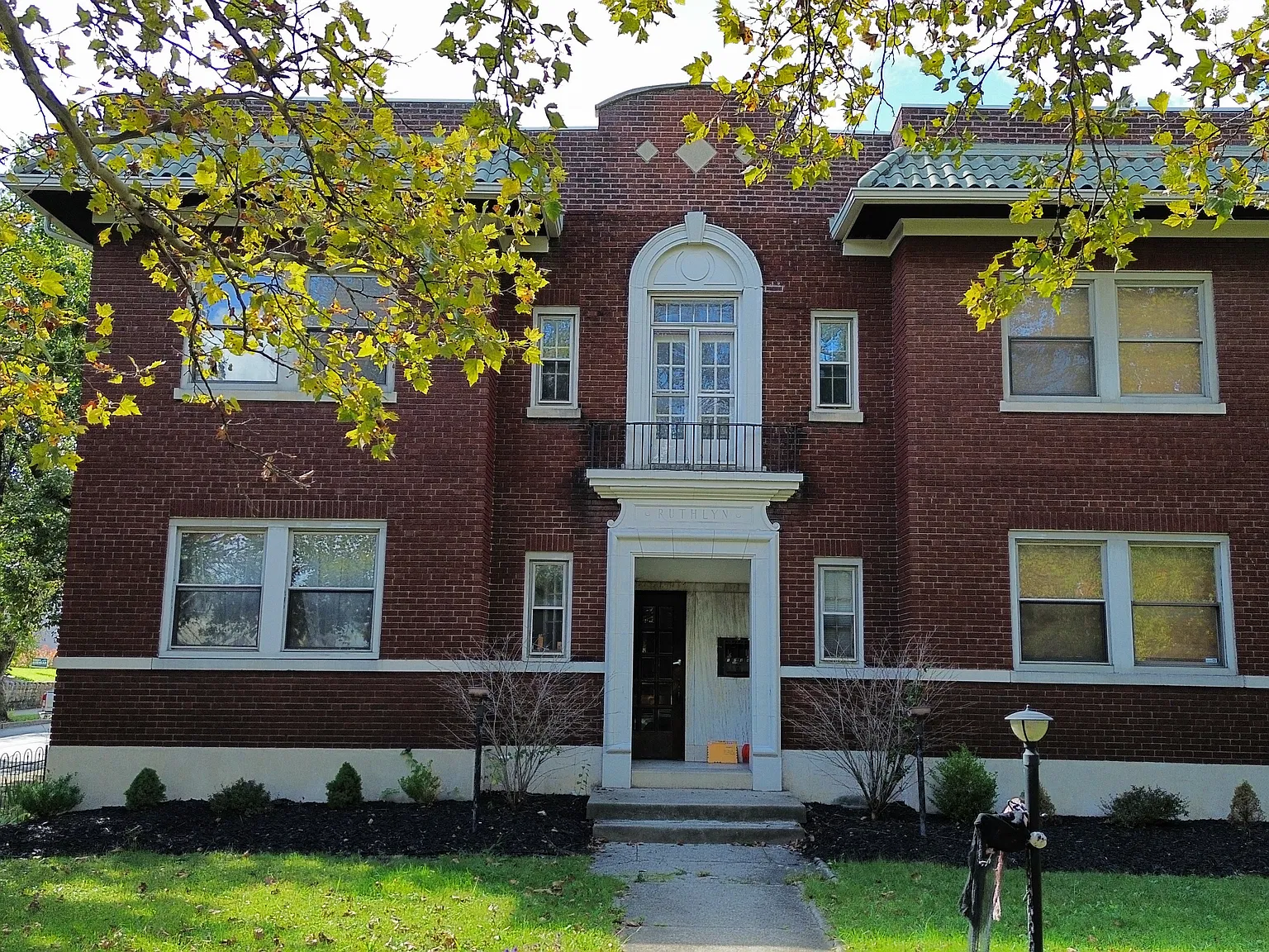 2 bed, 800 sqft, $1,350 — Photo 1