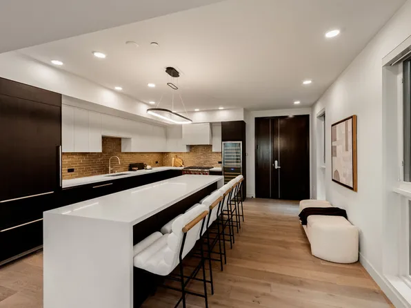 505 S Barrington Ave #208, Los Angeles, CA 90049