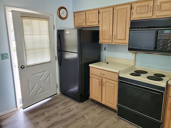 3rd image of 25A Buckingham Dr