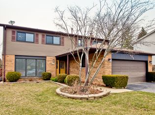 402 Muriel Ct, Wheeling, IL 60090