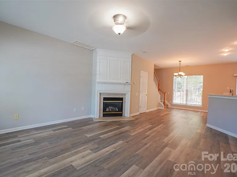 2411 Normancrest Ct — Photo 2
