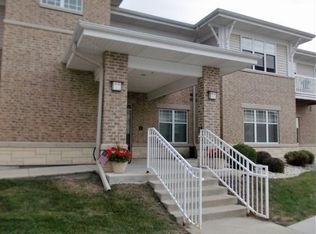 3960 S Prairie Hill Ln APT 100, Greenfield, WI 53228
