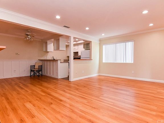 5th image of 18433 Hatteras St Unit 109