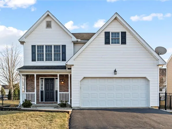 1956 Beaujolais Pl, Easton, PA 18045