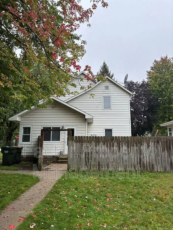4 bed, 2.0 bath, 1700 sqft, $1,750 — Photo 2