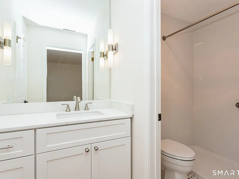 33 Strathmore Ln #33 — Photo 26