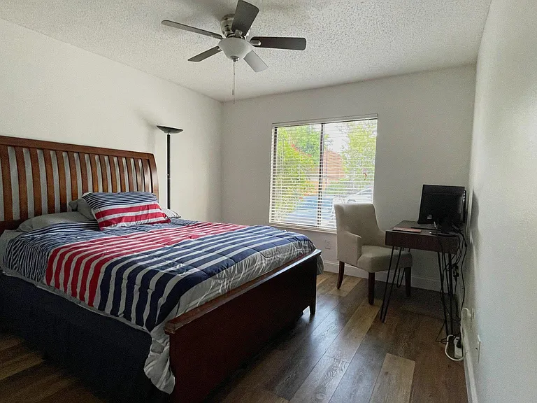 1420 Park Shore Cir #1 — Photo 13
