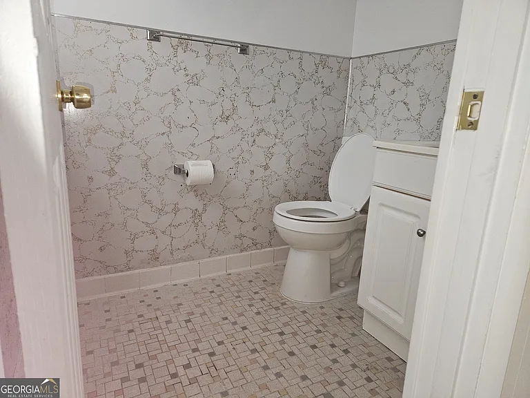 347 Church St — Photo 11