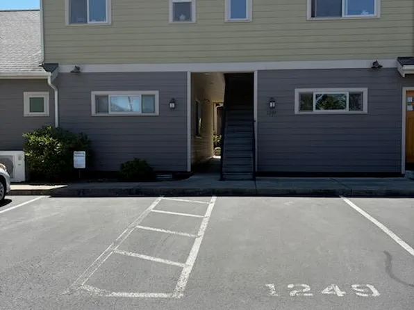 1249 Iowa St, Ashland, OR 97520