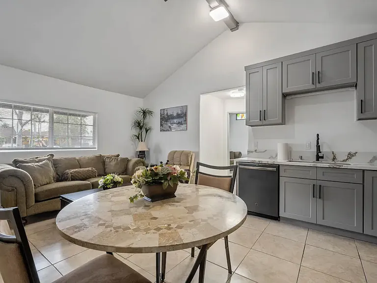 20641 Wyandotte St #1 — Photo 6
