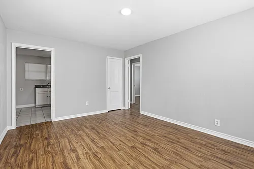 1112 1st Ave N Photo 1