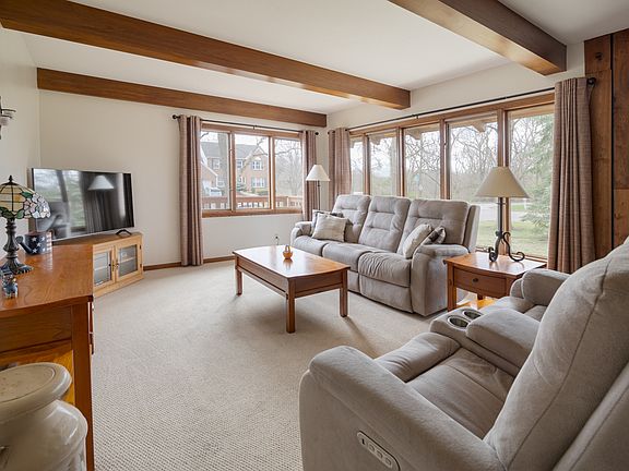 4th image of 895 Stanford Dr