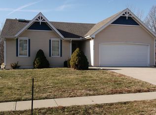 906 Maple St, Kearney, MO 64060