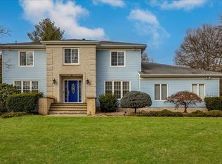 7 Landing Ln, West Windsor, NJ 08550