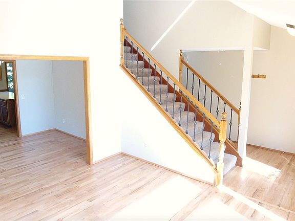 2nd image of 11823 Meridian Pl SE