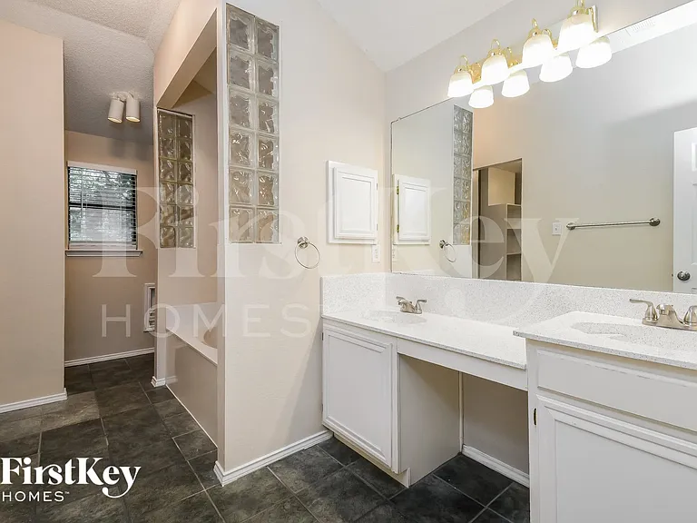 905 Shady Brook Ln — Photo 11