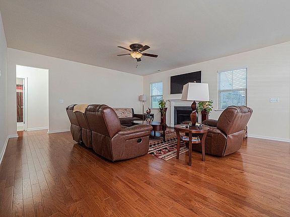 5th image of 56 Sardinia Ln
