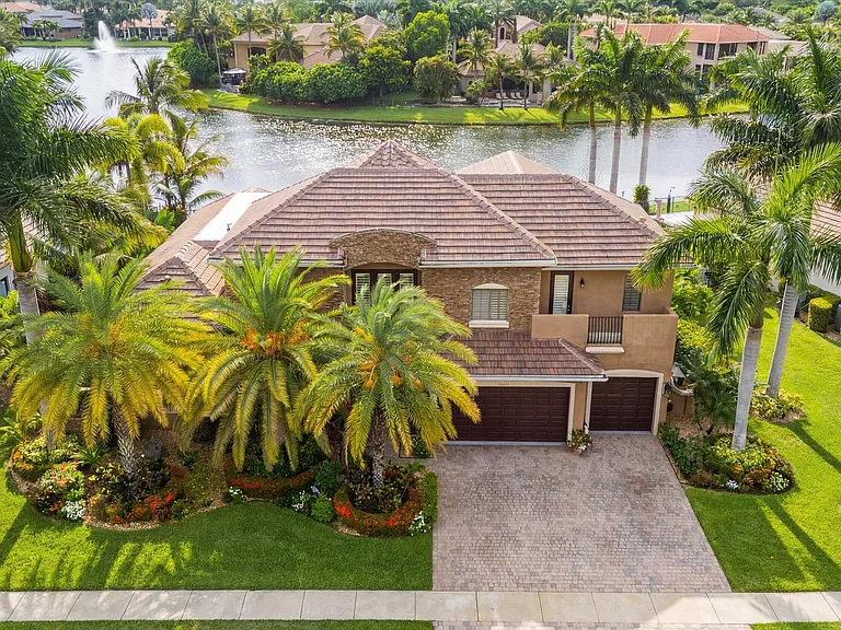 10771 Versailles Blvd — Photo 47