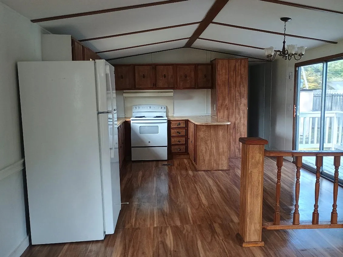 519 W 9th St — Photo 3