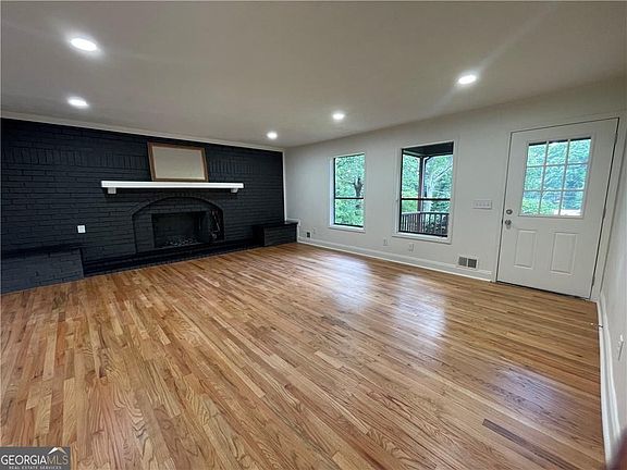 5th image of 106 Spring Way