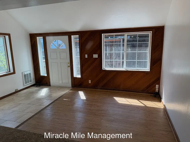 195 Melville Ave — Photo 2