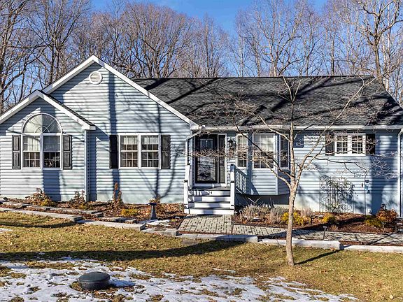 3rd image of 24 W Lake Forest Dr