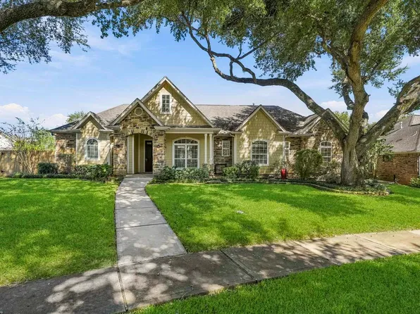 4631 Lake Village Dr, Weston Lakes, TX 77441