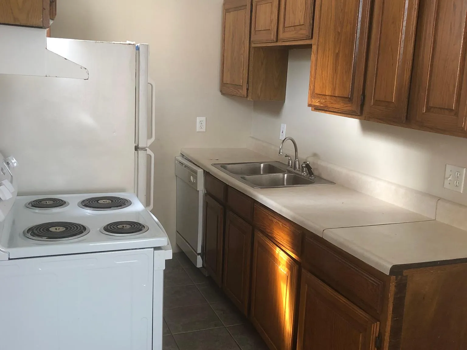1 bed, 650 sqft, $900 — Photo 2
