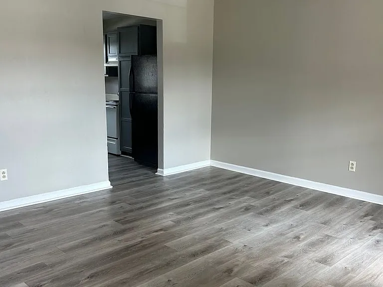 49 Iris Ln — Photo 1