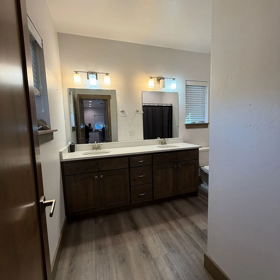 Beautiful & modern unfurnished 3-bedroom, 2.5-bath townhome in Victor — Photo 2