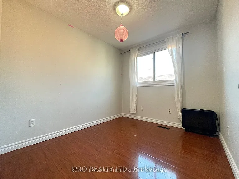 498 Daralea Hts #UPPER — Photo 19