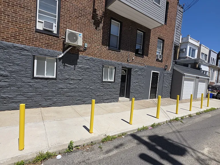 1033 S 55th St — Photo 7